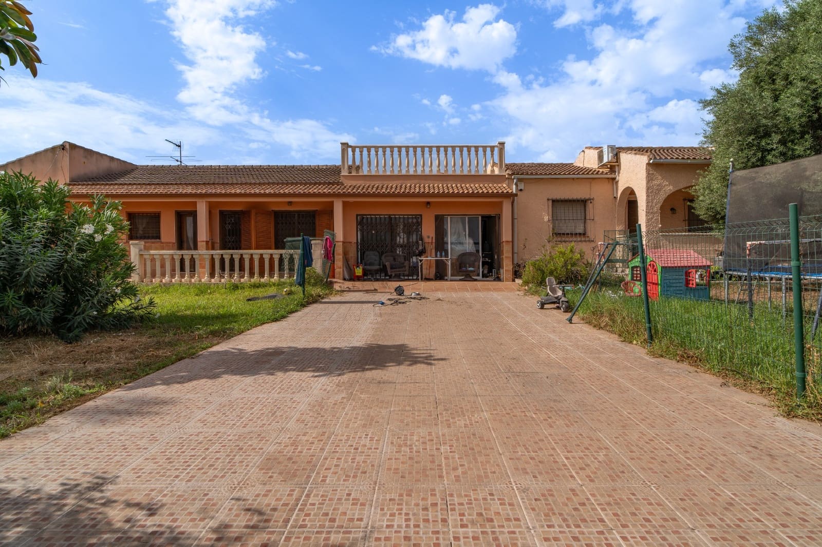 Chalet de 6 habitaciones en Torrevieja en venta con garaje - 520.000 € (Ref: 10048743)