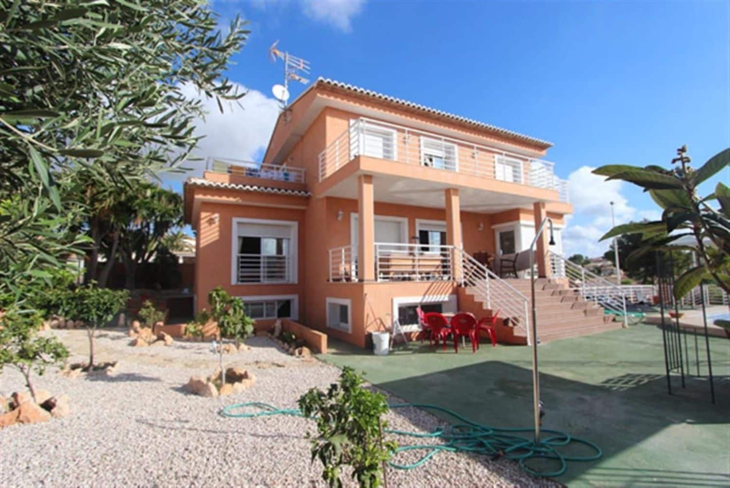 4 makuuhuone Huvila myytävänä paikassa Calpe / Calp mukana uima-altaan - 750 000 € (Ref: 10048747)
