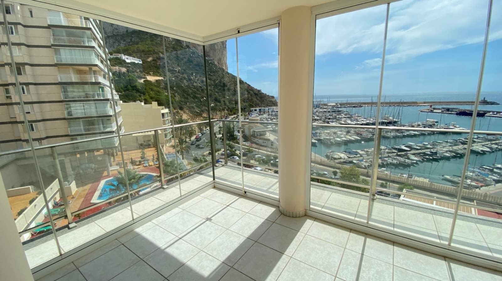 Apartamento de 3 habitaciones en Calpe / Calp en venta con piscina garaje - 780.000 € (Ref: 10048760)