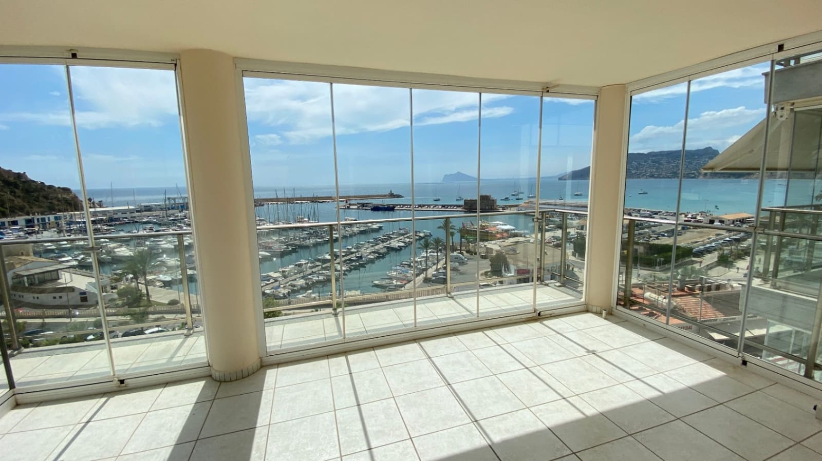 Apartamento de 3 habitaciones en Calpe / Calp en venta con piscina garaje - 780.000 € (Ref: 10048760)