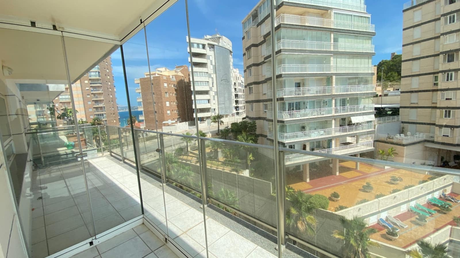 Apartamento de 3 habitaciones en Calpe / Calp en venta con piscina garaje - 780.000 € (Ref: 10048760)