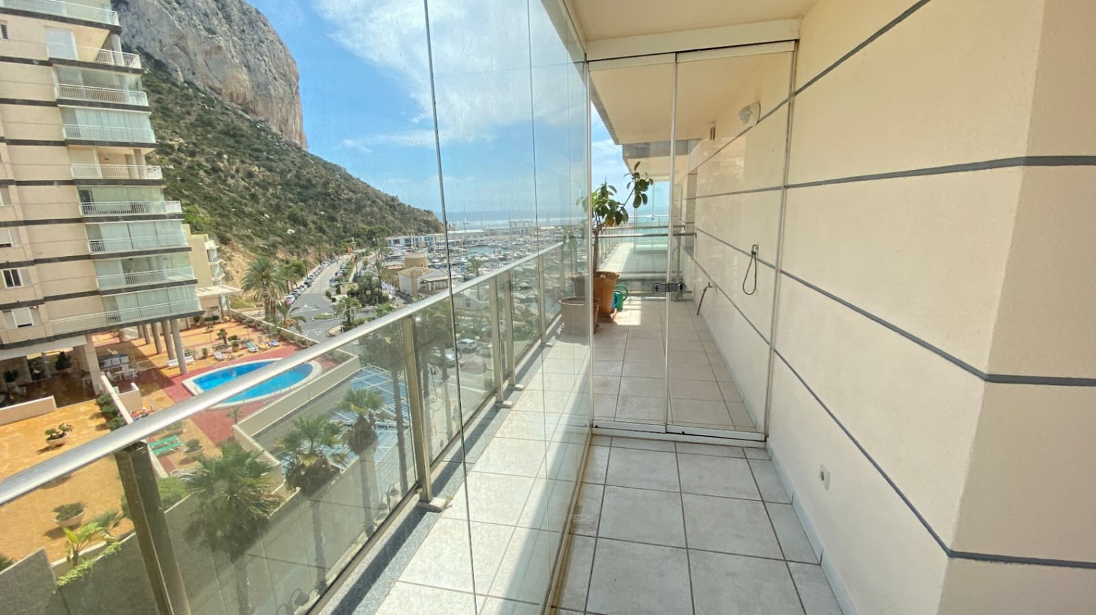 Apartamento de 3 habitaciones en Calpe / Calp en venta con piscina garaje - 780.000 € (Ref: 10048760)