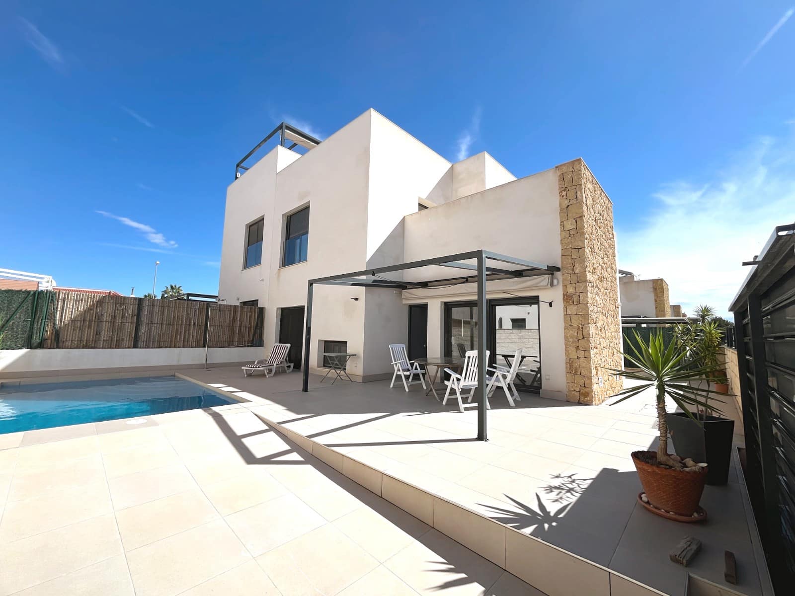 3 soverom Villa til salgs i Pueblo Bravo med svømmebasseng - € 409 500 (Ref: 10054667)