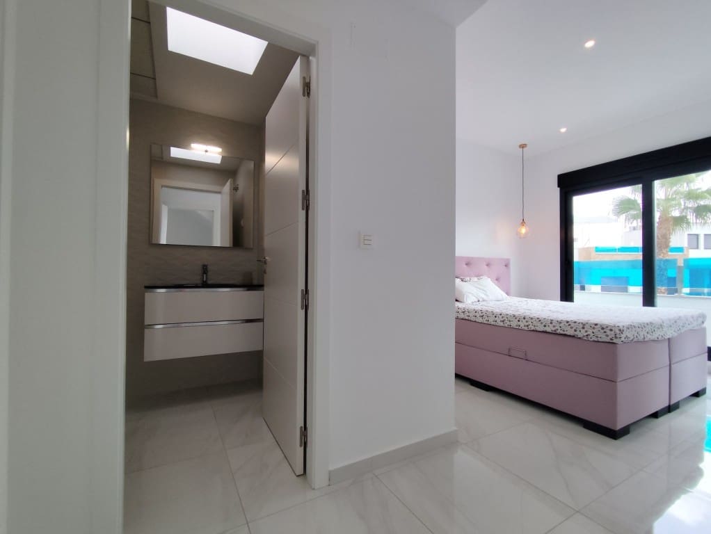 3 bedroom Townhouse for sale in Bigastro with pool - € 247,000 (Ref: 10054668)