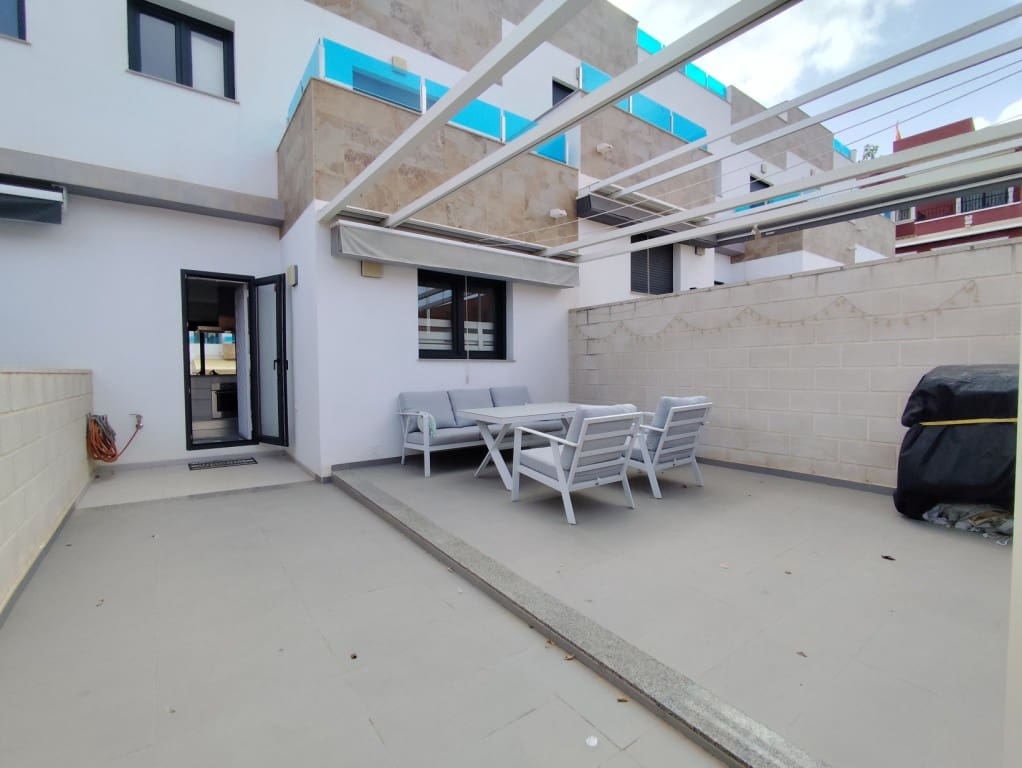 3 bedroom Townhouse for sale in Bigastro with pool - € 247,000 (Ref: 10054668)