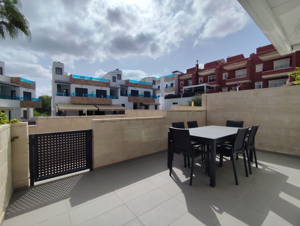 3 bedroom Townhouse for sale in Bigastro with pool - € 247,000 (Ref: 10054668)