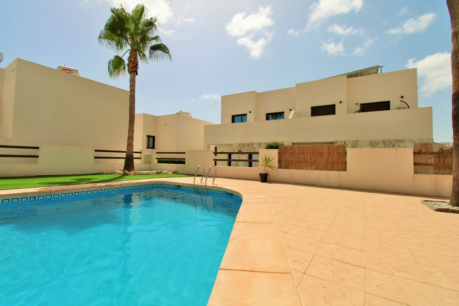 3 soveværelse Villa til salg i Villamartin med swimmingpool - € 354.900 (Ref: 10058097)
