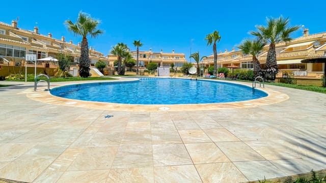 Casa de 4 habitaciones en Punta Prima, Orihuela en venta con piscina garaje - 329.000 € (Ref: 10060714)