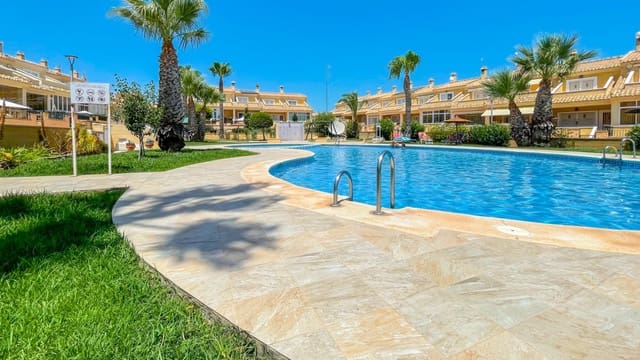 Casa de 4 habitaciones en Punta Prima, Orihuela en venta con piscina garaje - 329.000 € (Ref: 10060714)