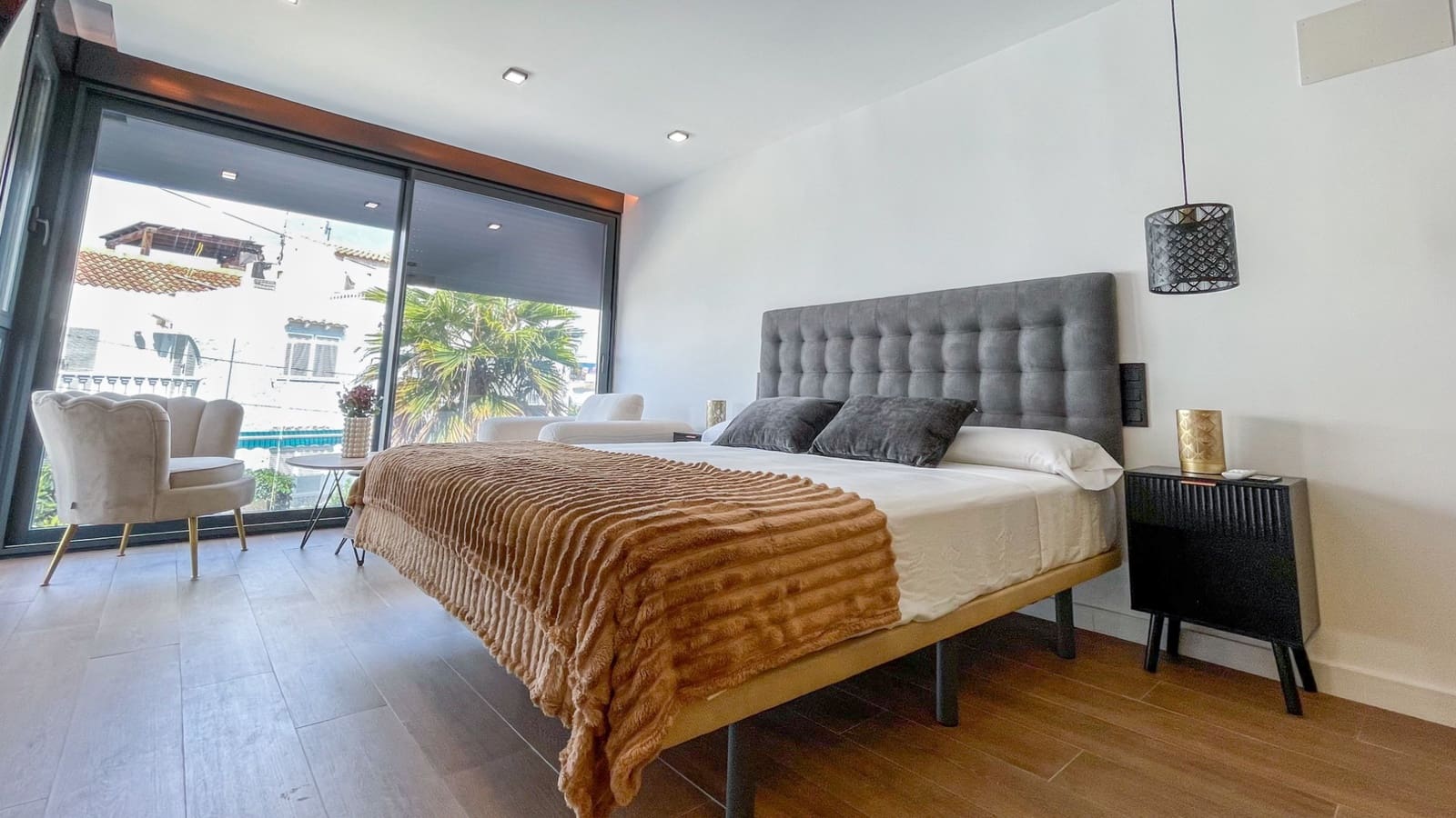 3 bedroom Townhouse for sale in Torrevieja with pool - € 539,000 (Ref: 10060717)