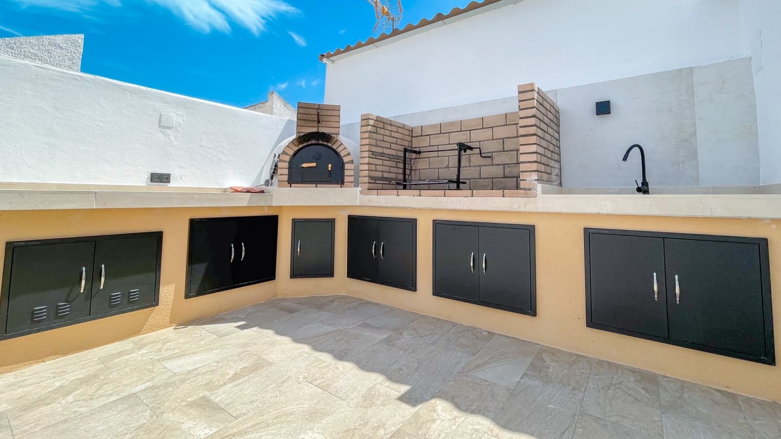 3 bedroom Townhouse for sale in Torrevieja with pool - € 539,000 (Ref: 10060717)