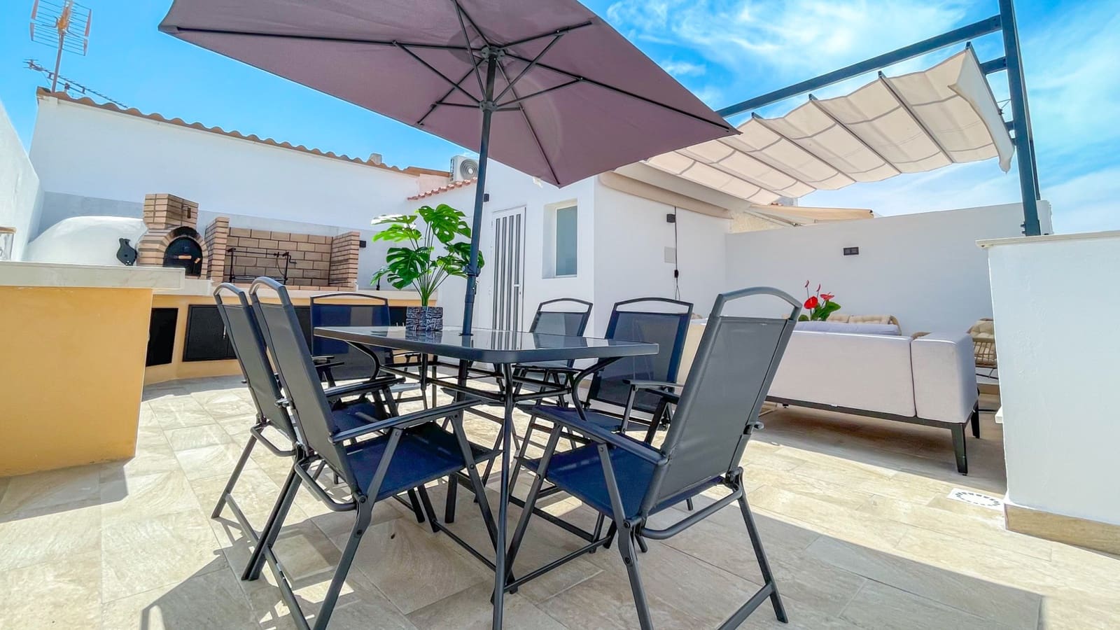 3 bedroom Townhouse for sale in Torrevieja with pool - € 539,000 (Ref: 10060717)
