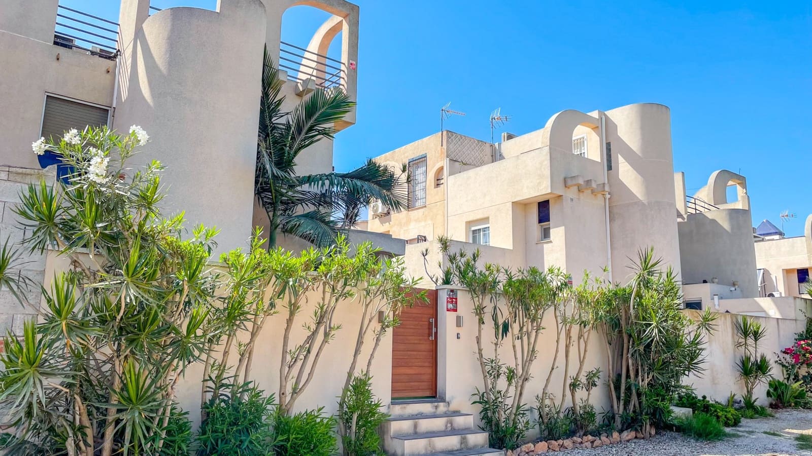 2 bedroom Townhouse for sale in La Siesta with pool - € 197,900 (Ref: 10060728)