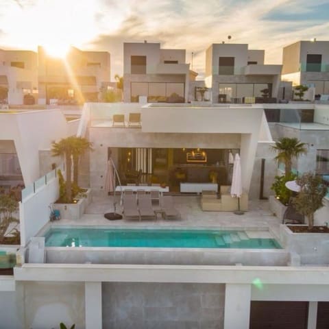 5 bedroom Villa for sale in Ciudad Quesada, Rojales with pool garage - € 875,000 (Ref: 10060733)