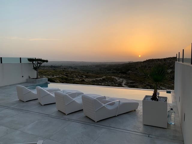 5 bedroom Villa for sale in Ciudad Quesada, Rojales with pool garage - € 875,000 (Ref: 10060733)