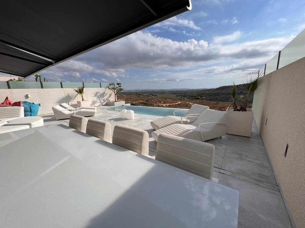 5 bedroom Villa for sale in Ciudad Quesada with pool garage - € 875,000 (Ref: 10060733)