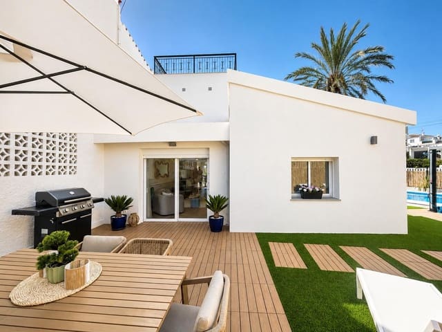 4 slaapkamer Halfvrijstaande villa te koop in Punta Prima, Orihuela met zwembad garage - € 750.000 (Ref: 10061279)