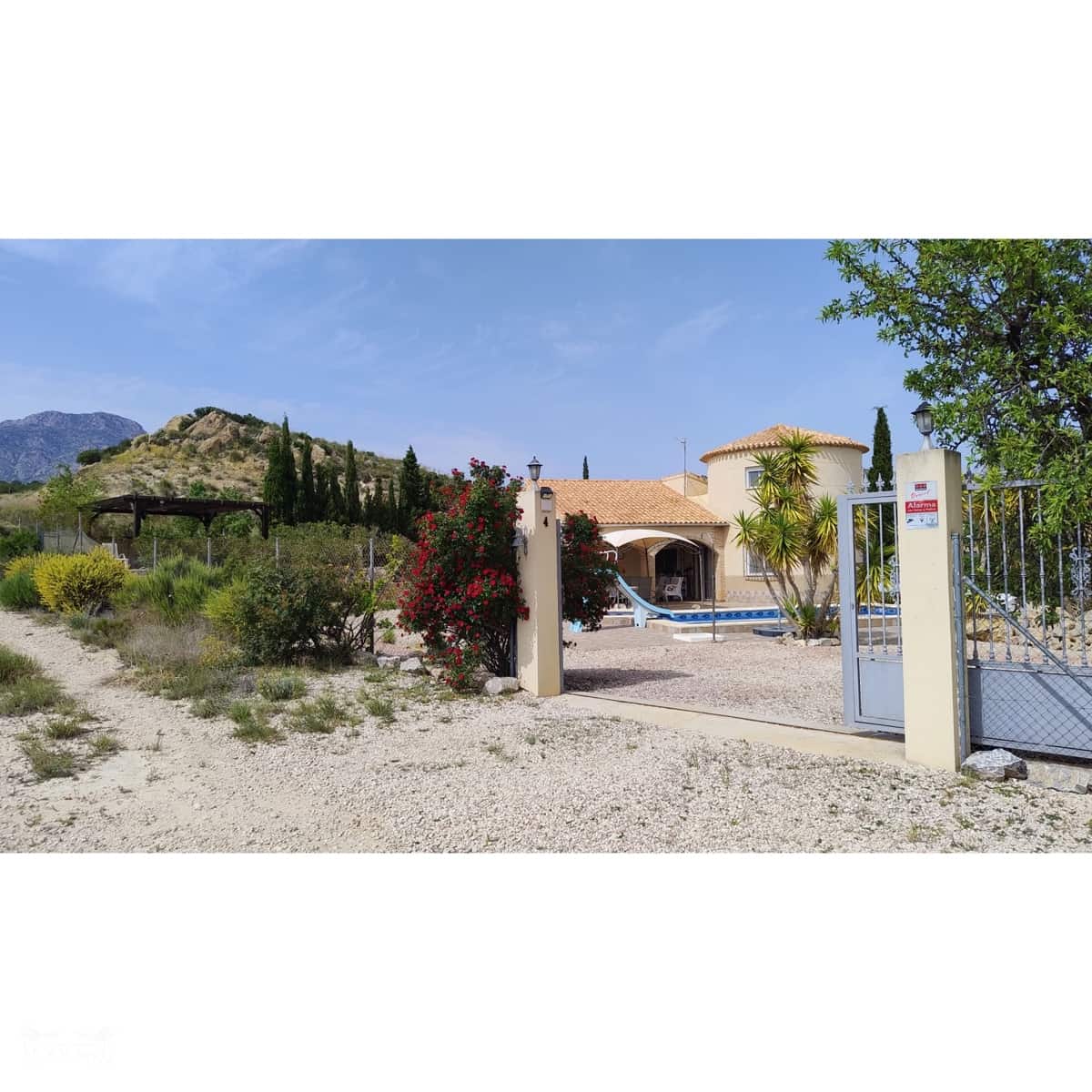 4 chambre Villa/Maison à vendre à Las Casicas avec piscine - 299 995 € (Ref: 10062437)
