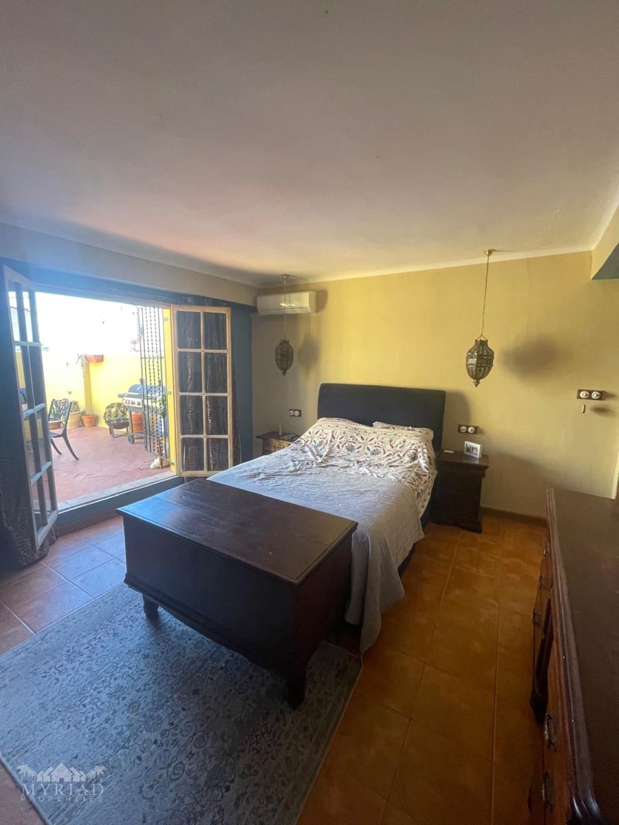 Casa de 3 habitaciones en Pinoso en venta con garaje - 370.000 € (Ref: 10062439)