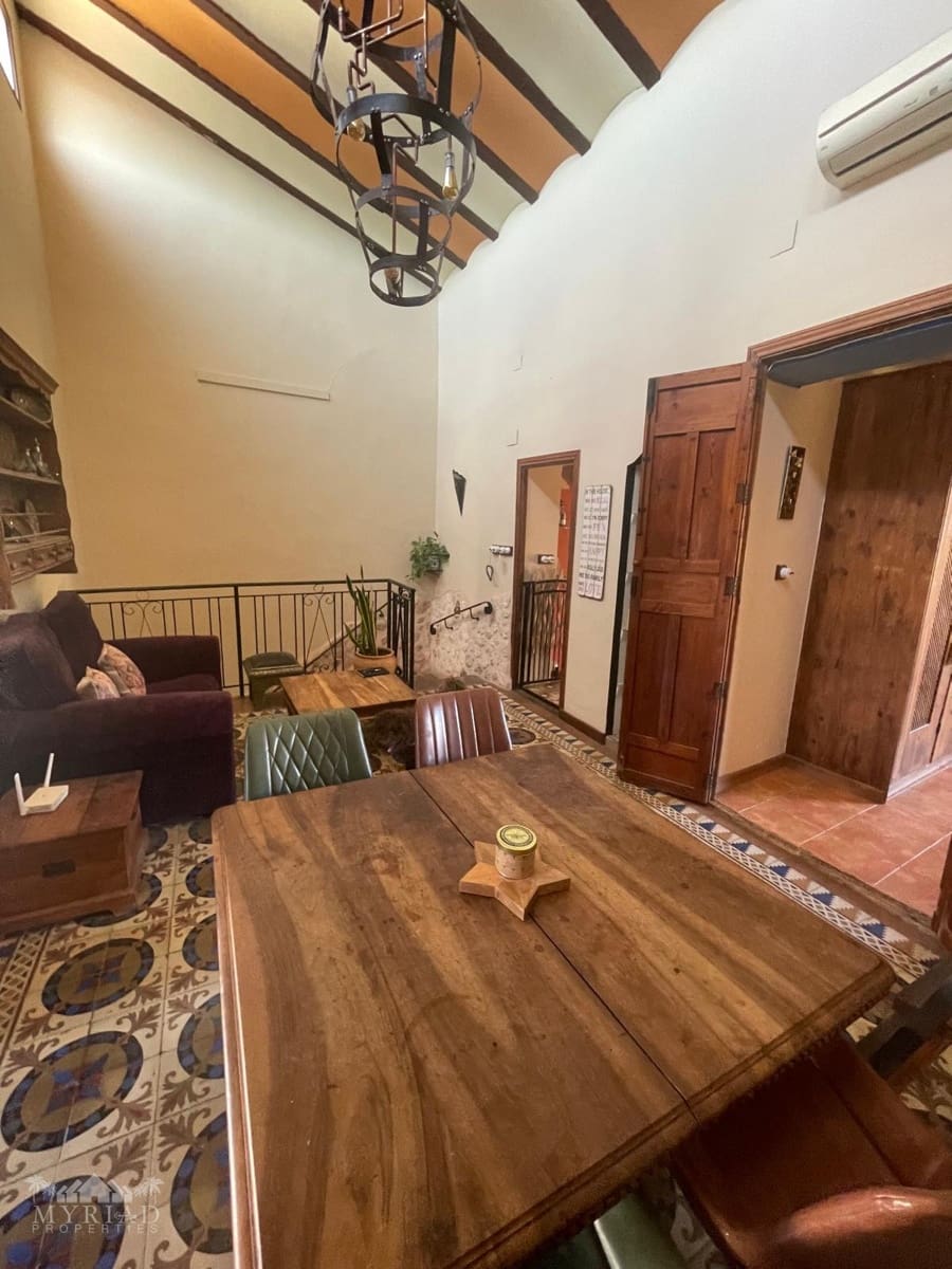 Casa de 3 habitaciones en Pinoso en venta con garaje - 370.000 € (Ref: 10062439)