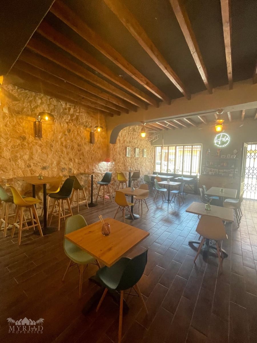 Casa de 3 habitaciones en Pinoso en venta con garaje - 370.000 € (Ref: 10062439)