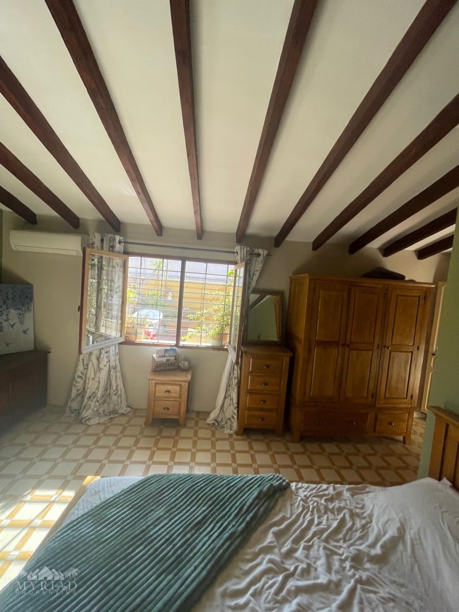 Casa de 3 habitaciones en Pinoso en venta con garaje - 370.000 € (Ref: 10062439)