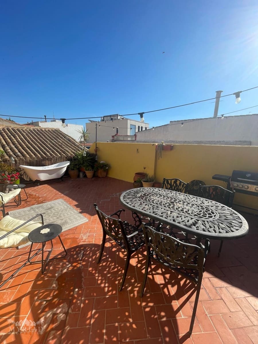 Casa de 3 habitaciones en Pinoso en venta con garaje - 370.000 € (Ref: 10062439)