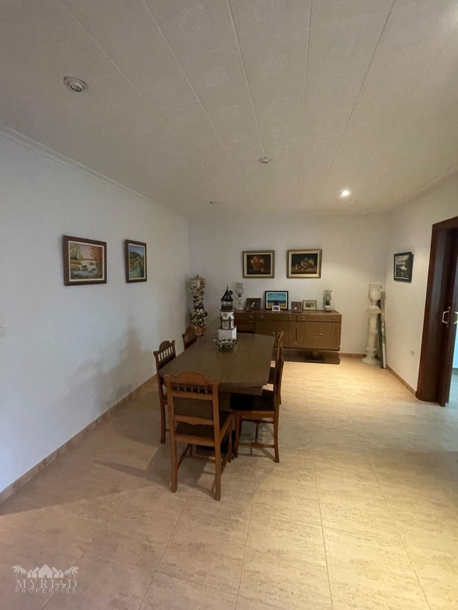 4 soveværelse Byhus til salg i Pinoso med swimmingpool garage - € 295.999 (Ref: 10062448)