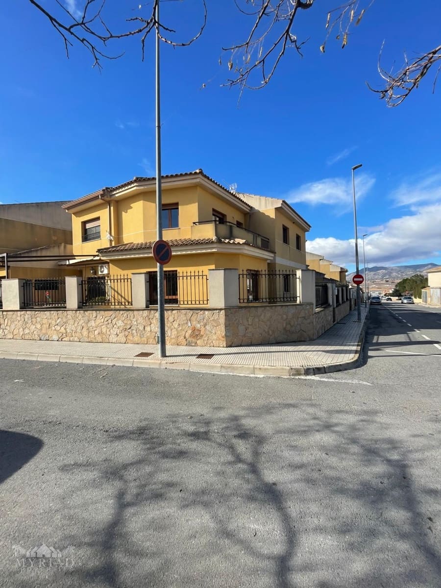 4 soveværelse Villa til salg i Pinoso med garage - € 235.000 (Ref: 10062455)