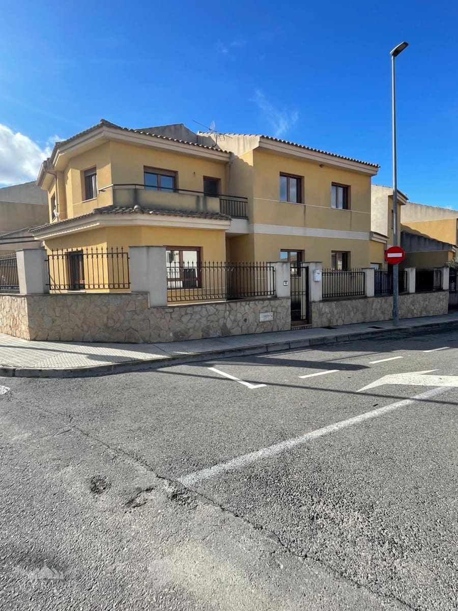 4 soveværelse Villa til salg i Pinoso med garage - € 235.000 (Ref: 10062455)