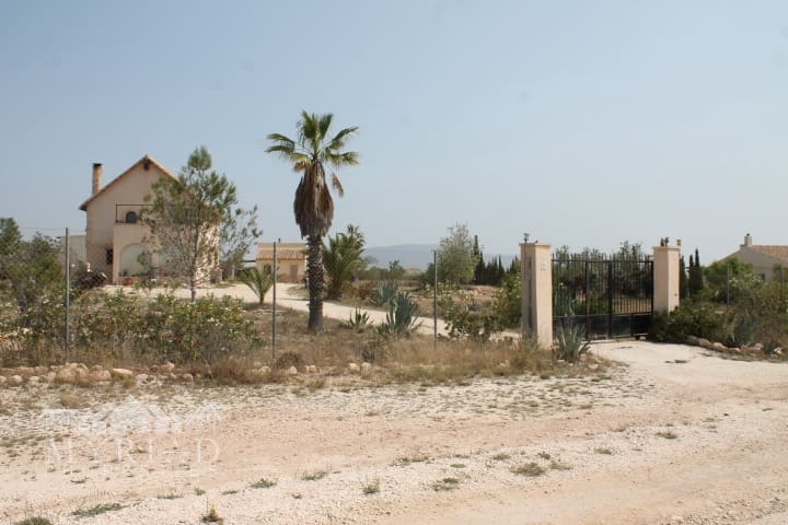 4 bedroom Finca/Country House for sale in Pinoso with garage - € 324,000 (Ref: 10062465)