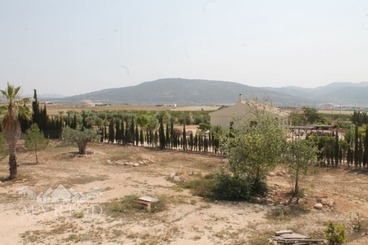 4 bedroom Finca/Country House for sale in Pinoso with garage - € 324,000 (Ref: 10062465)