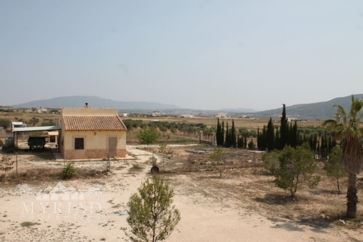 4 bedroom Finca/Country House for sale in Pinoso with garage - € 324,000 (Ref: 10062465)