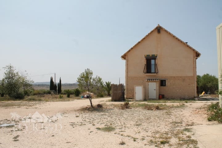 4 bedroom Finca/Country House for sale in Pinoso with garage - € 324,000 (Ref: 10062465)
