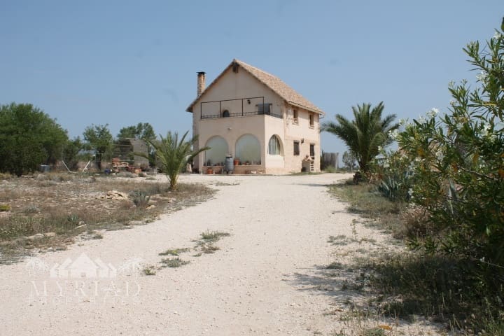 4 bedroom Finca/Country House for sale in Pinoso with garage - € 324,000 (Ref: 10062465)
