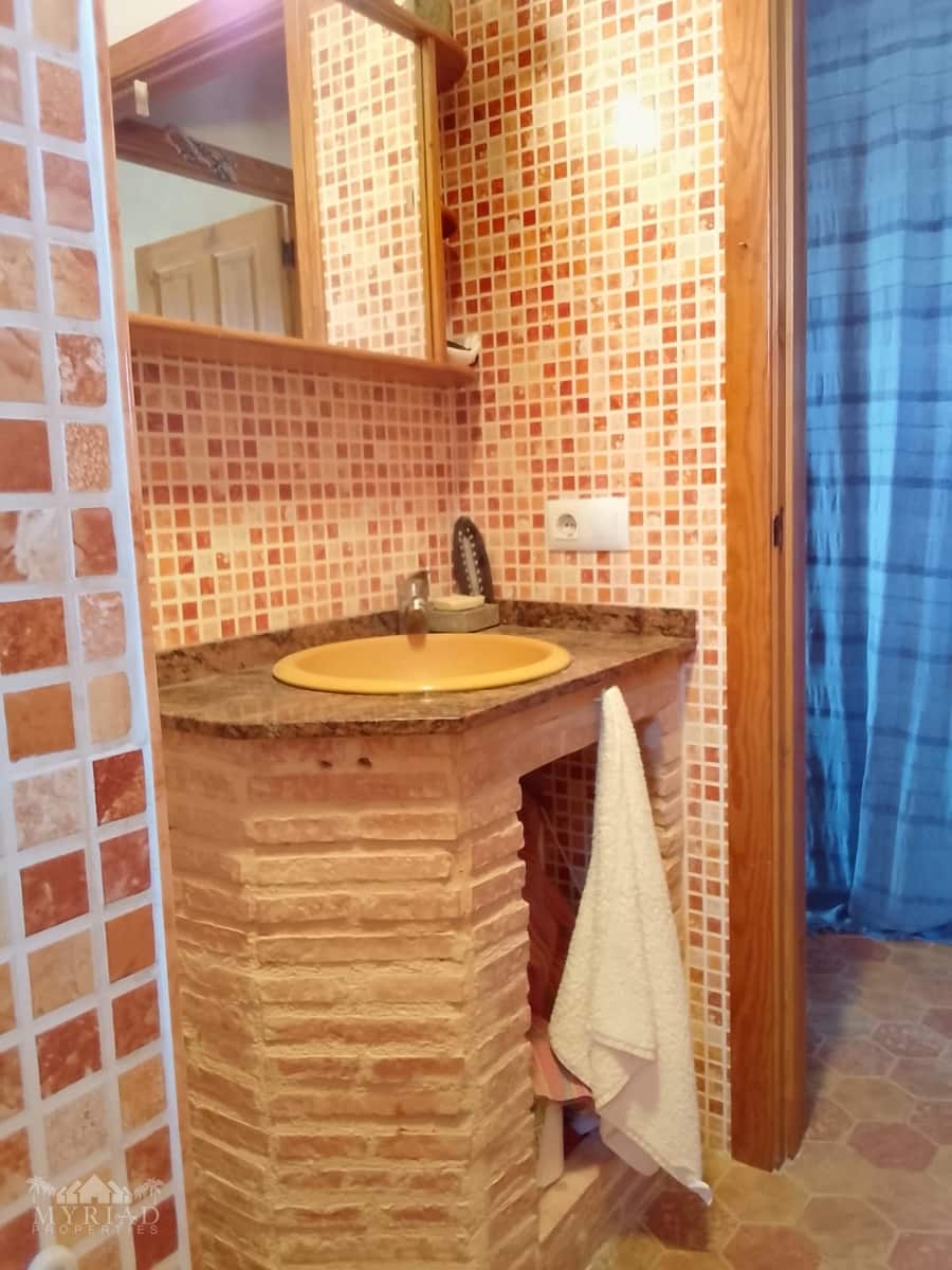 4 bedroom Finca/Country House for sale in Pinoso with garage - € 324,000 (Ref: 10062465)