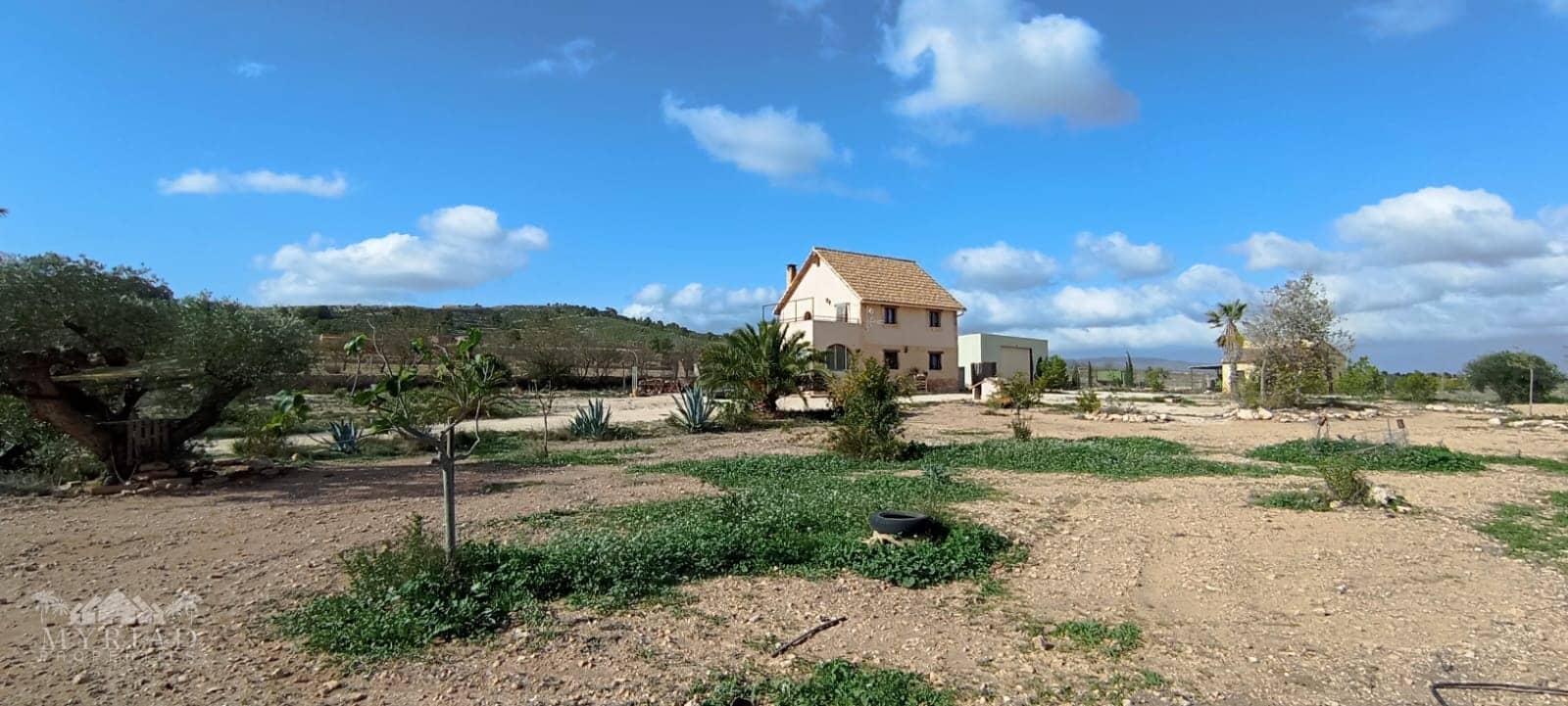4 bedroom Finca/Country House for sale in Pinoso with garage - € 324,000 (Ref: 10062465)