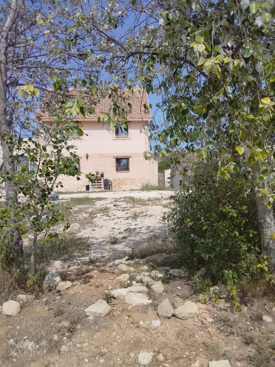 4 bedroom Finca/Country House for sale in Pinoso with garage - € 324,000 (Ref: 10062465)