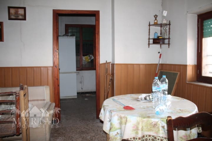 5 soverom Hus til salgs i Pinoso med garasje - € 113 300 (Ref: 10062466)