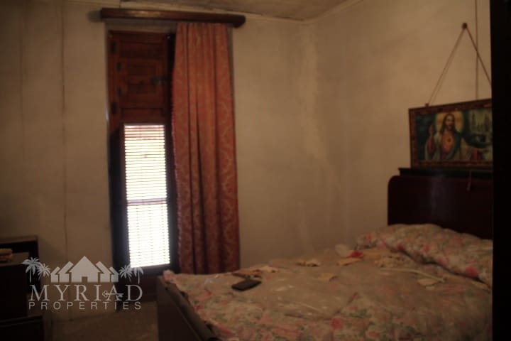5 soverom Hus til salgs i Pinoso med garasje - € 113 300 (Ref: 10062466)