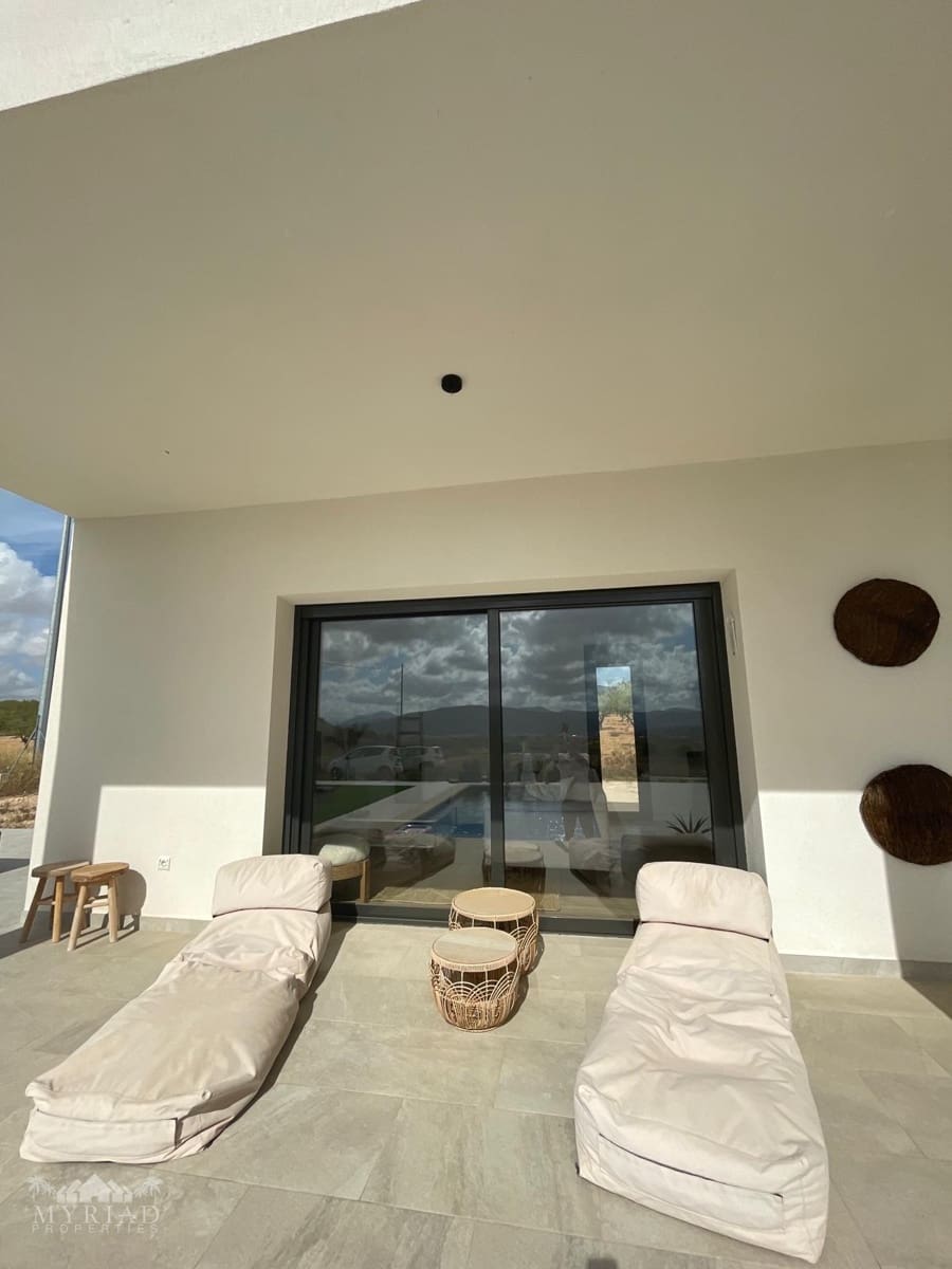 Casa de 3 habitaciones en Pinoso en venta con piscina - 399.900 € (Ref: 10062468)