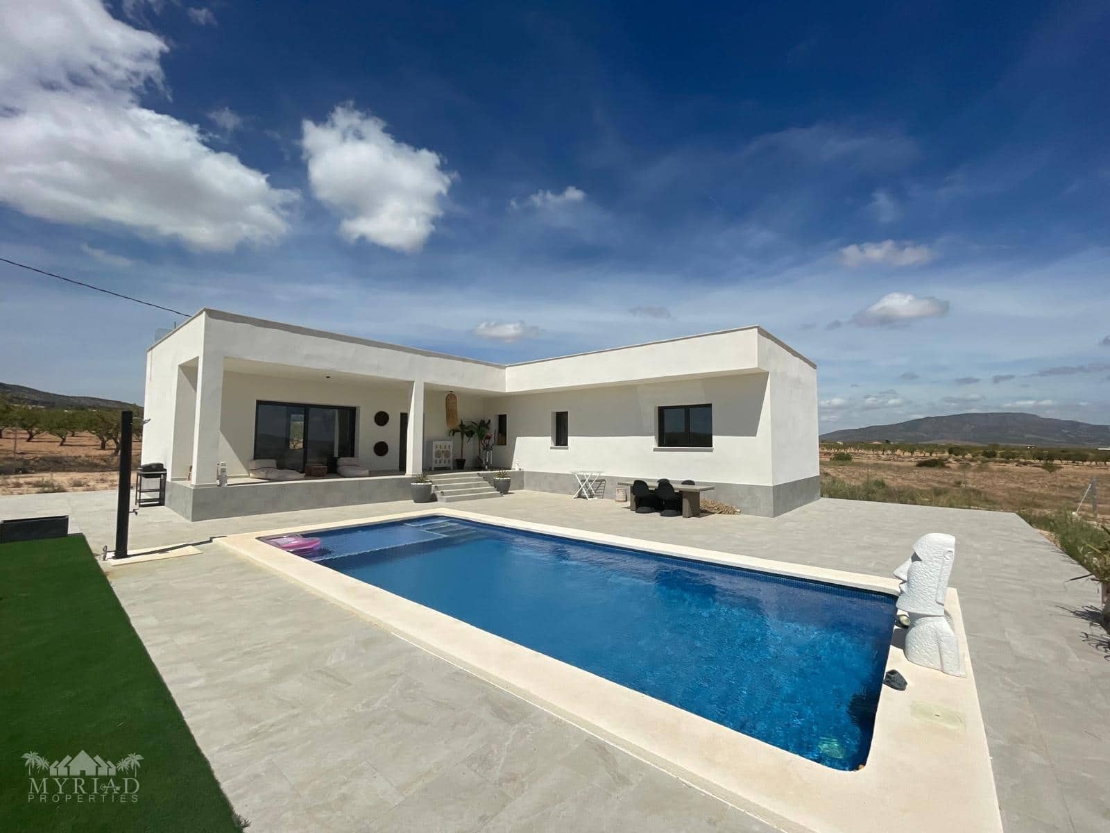 Casa de 3 habitaciones en Pinoso en venta con piscina - 399.900 € (Ref: 10062468)