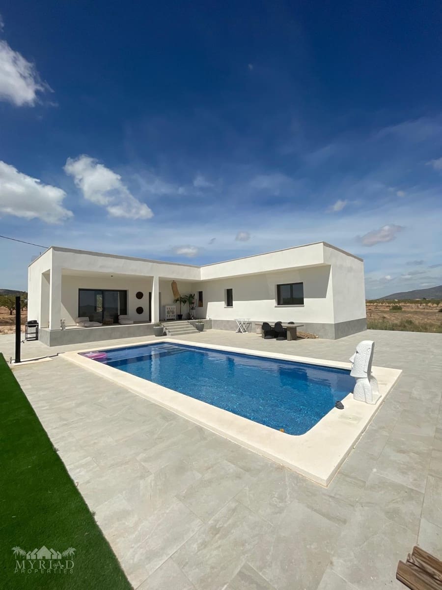 Casa de 3 habitaciones en Pinoso en venta con piscina - 399.900 € (Ref: 10062468)