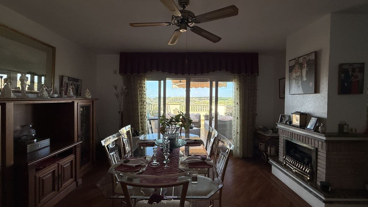 5 sovrum Villa till salu i Villamartin med pool garage - 635 000 € (Ref: 10063905)