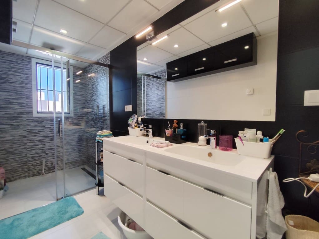 4 bedroom Townhouse for sale in Torrevieja with pool garage - € 399,000 (Ref: 10064051)