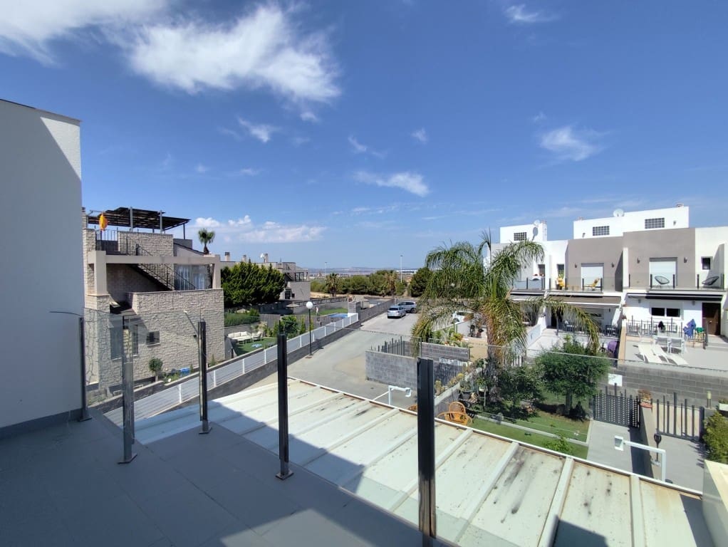 4 bedroom Townhouse for sale in Torrevieja with pool garage - € 399,000 (Ref: 10064051)