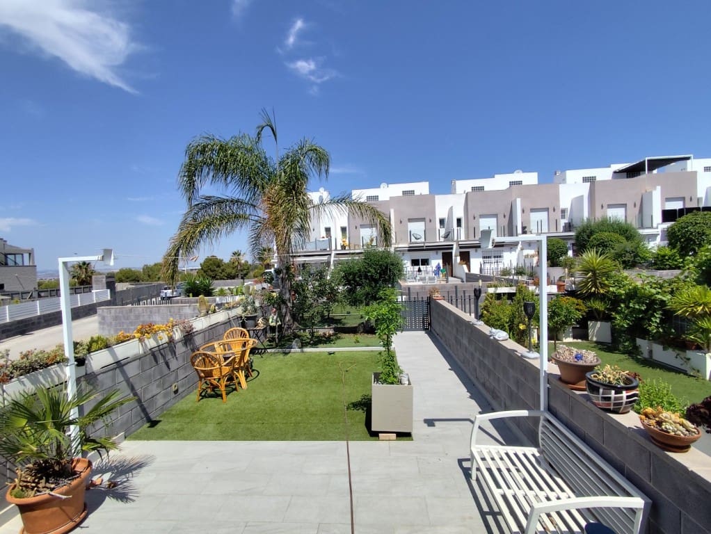 4 bedroom Townhouse for sale in Torrevieja with pool garage - € 399,000 (Ref: 10064051)