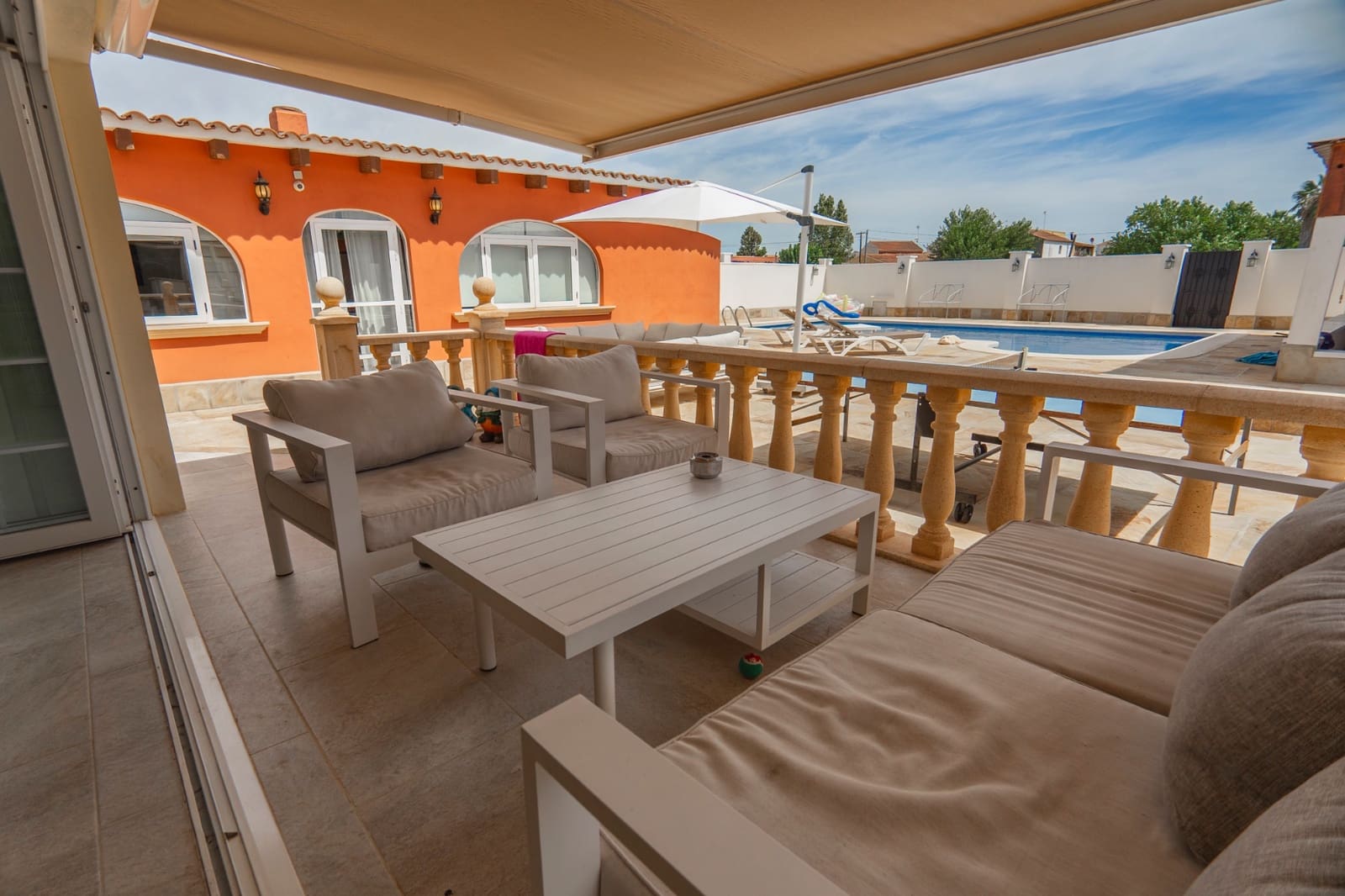 6 bedroom Villa for sale in Heredades with pool - € 595,000 (Ref: 10067083)