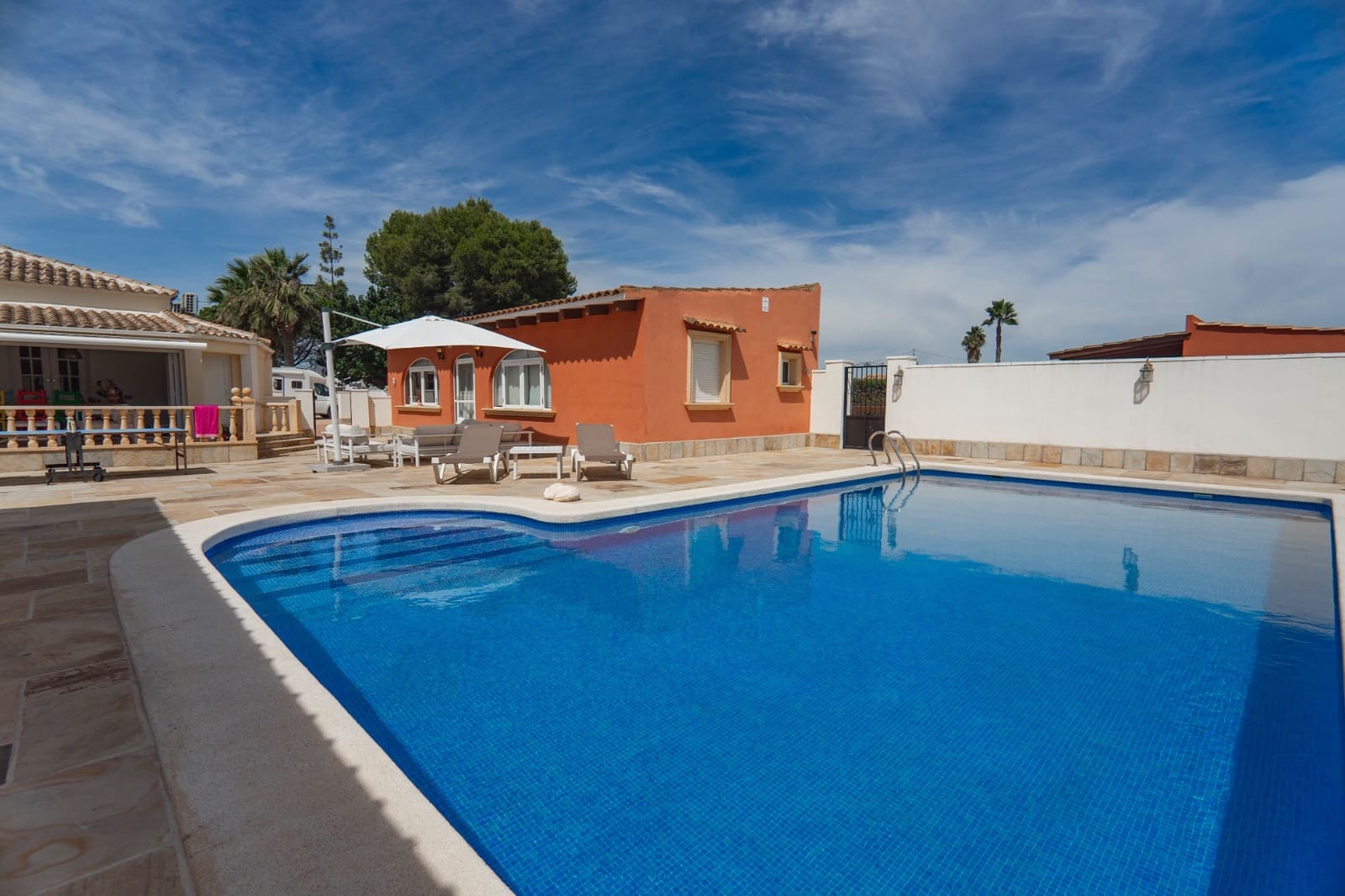 6 bedroom Villa for sale in Heredades with pool - € 595,000 (Ref: 10067083)