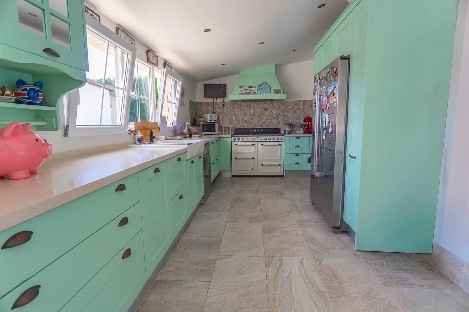 6 bedroom Villa for sale in Heredades with pool - € 595,000 (Ref: 10067083)